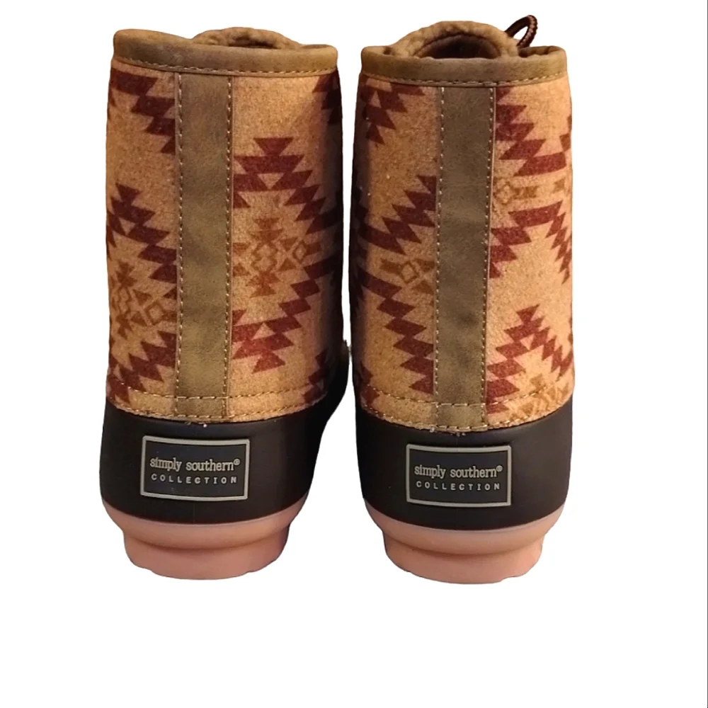 Simply Southern Aztec Print Lace Up Bootie Duck Boot Size 9 New